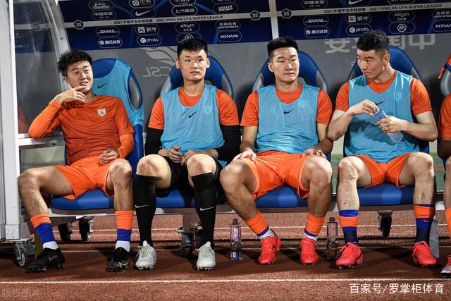 土媒：费内巴切在同时谈4-5名中卫